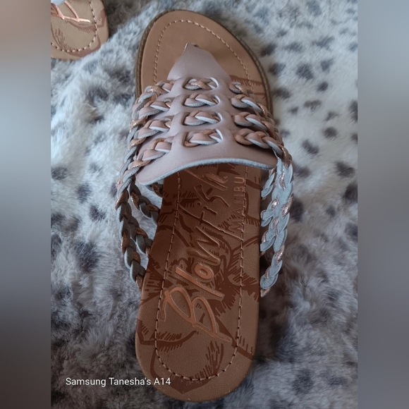 Blowfish Malibu Beeman style sandals.  Lotuspisa and rose gold color. Size 9 M. - Picture 4 of 5